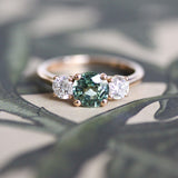 Bague trilogie saphir vert Manal Paris