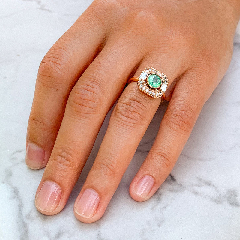 Bague Art Deco Or rose Emeraude Café de Paris MANAL PARIS